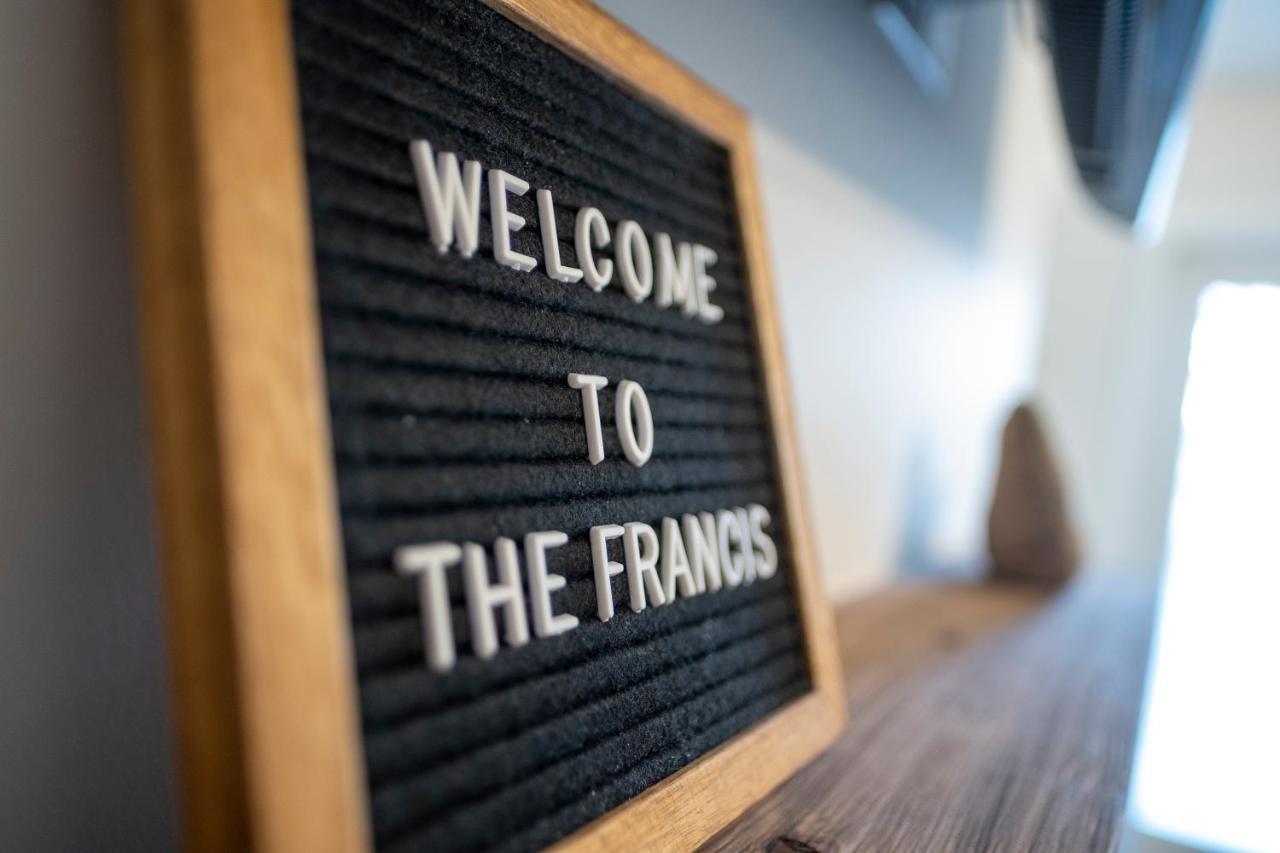 The Francis Boutique Inn Юклулет Экстерьер фото